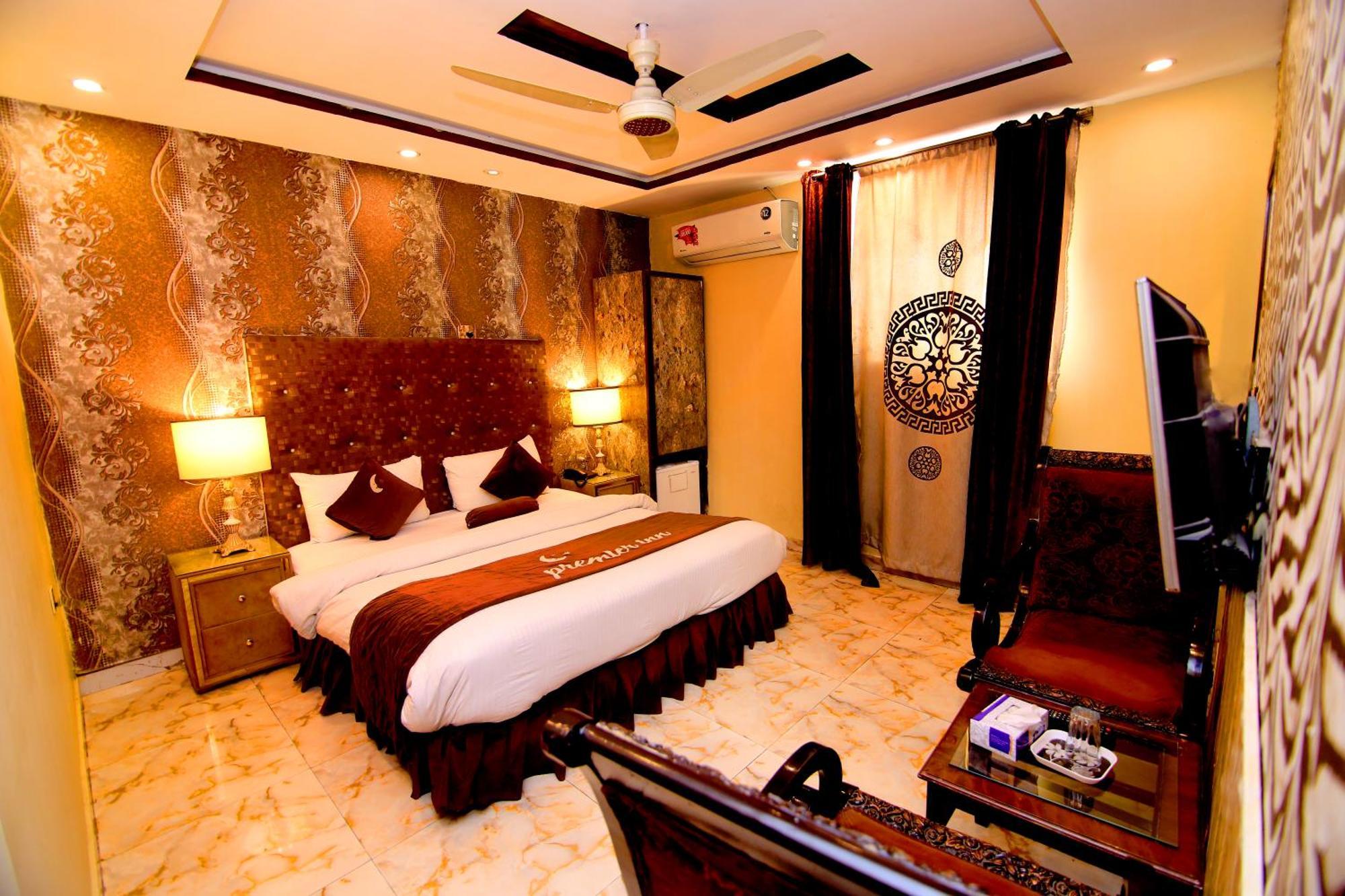 Premier Inn Gulberg Лахор Экстерьер фото
