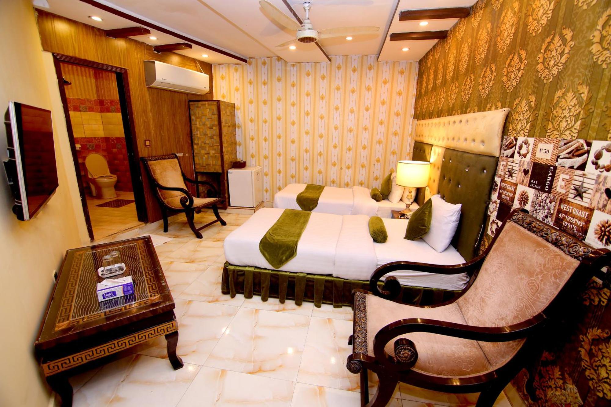 Premier Inn Gulberg Лахор Экстерьер фото