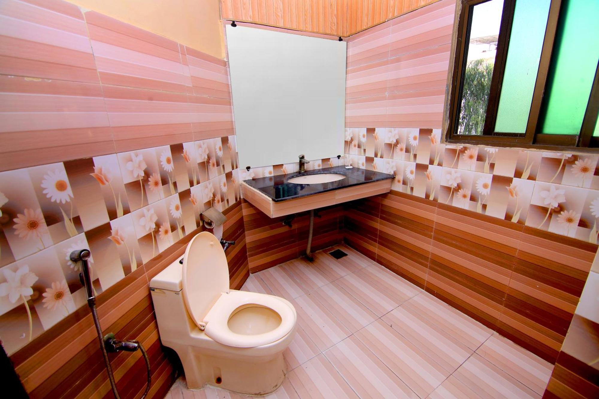 Premier Inn Gulberg Лахор Экстерьер фото