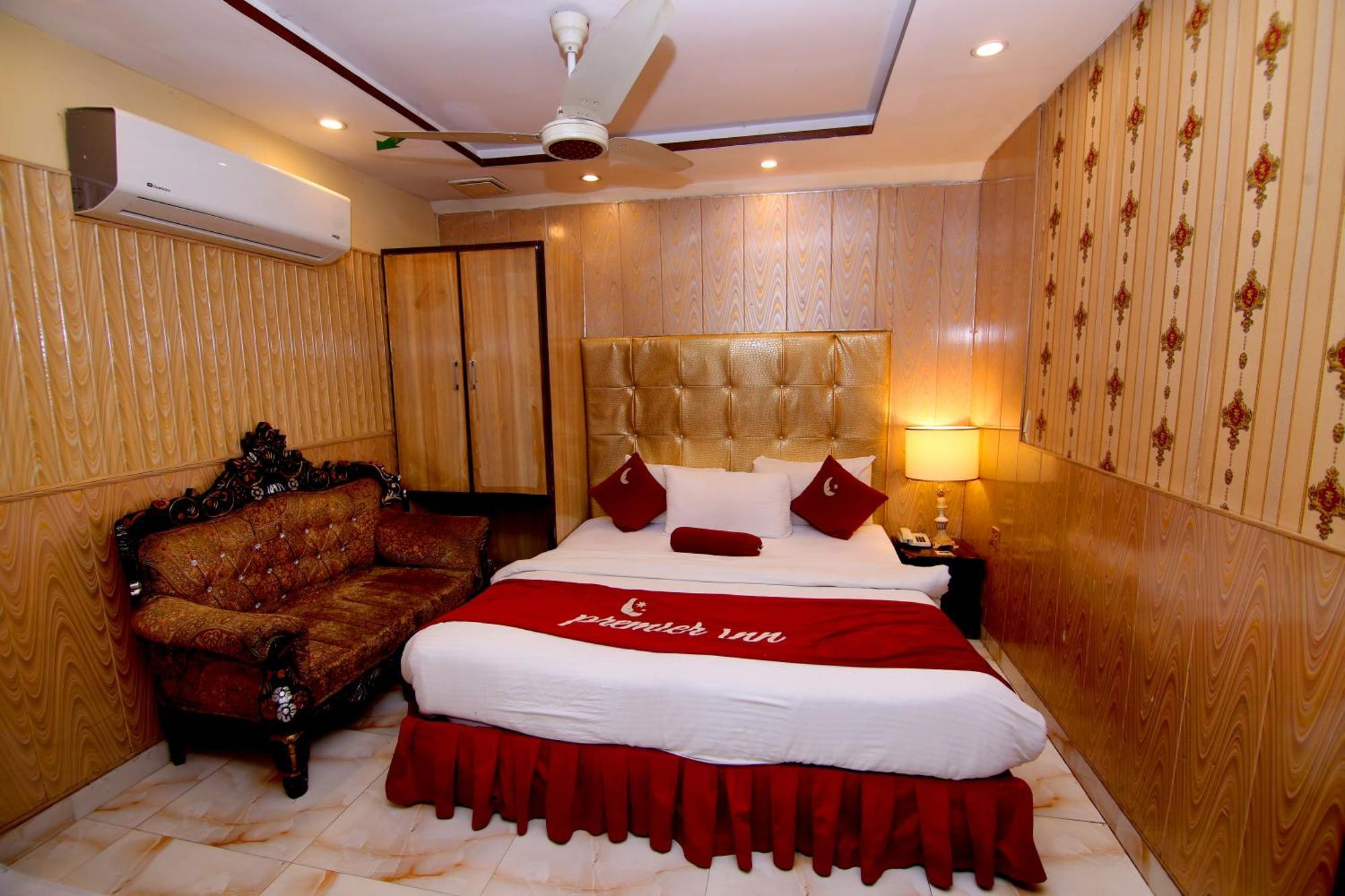 Premier Inn Gulberg Лахор Экстерьер фото