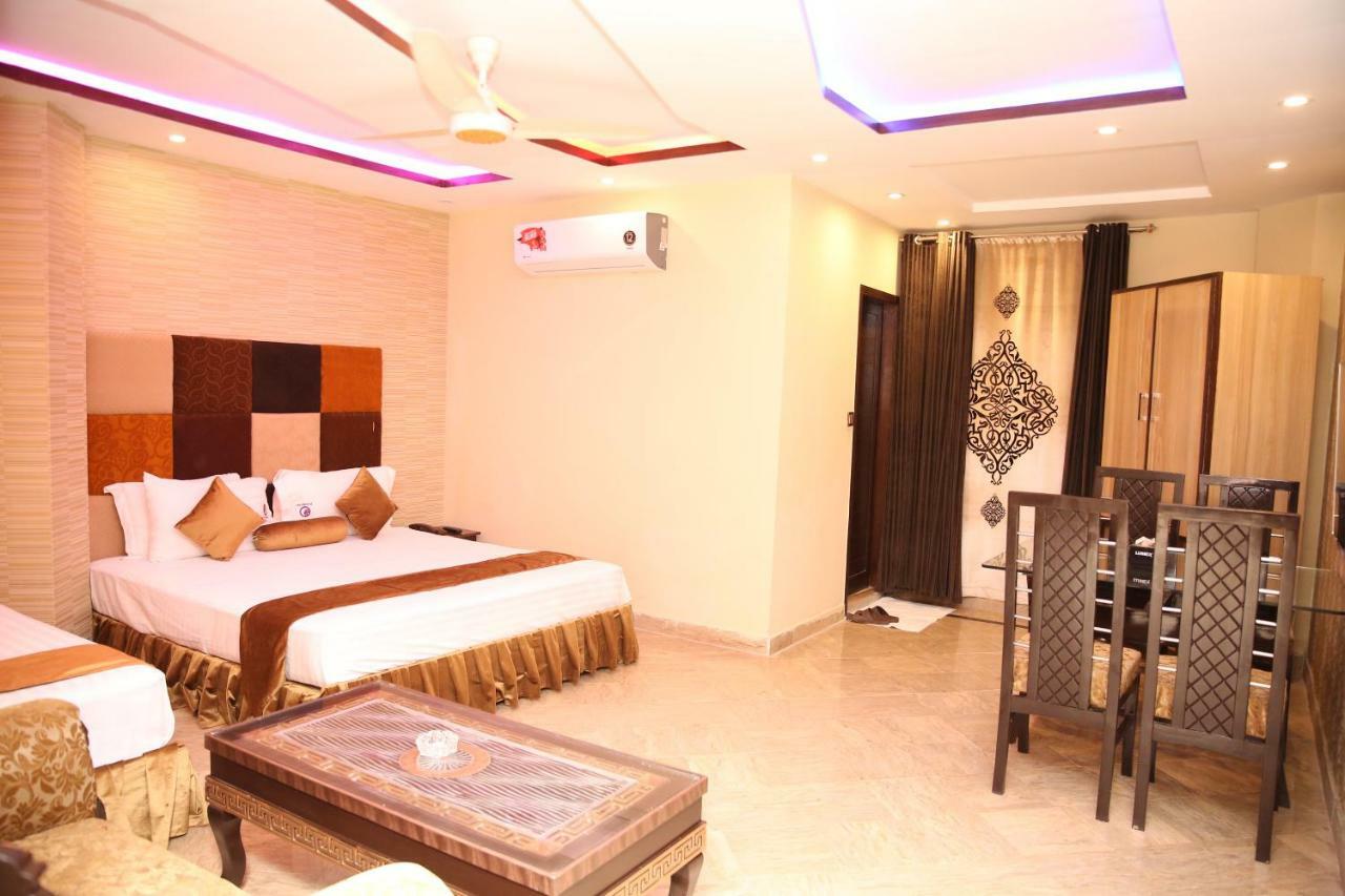 Premier Inn Gulberg Лахор Экстерьер фото