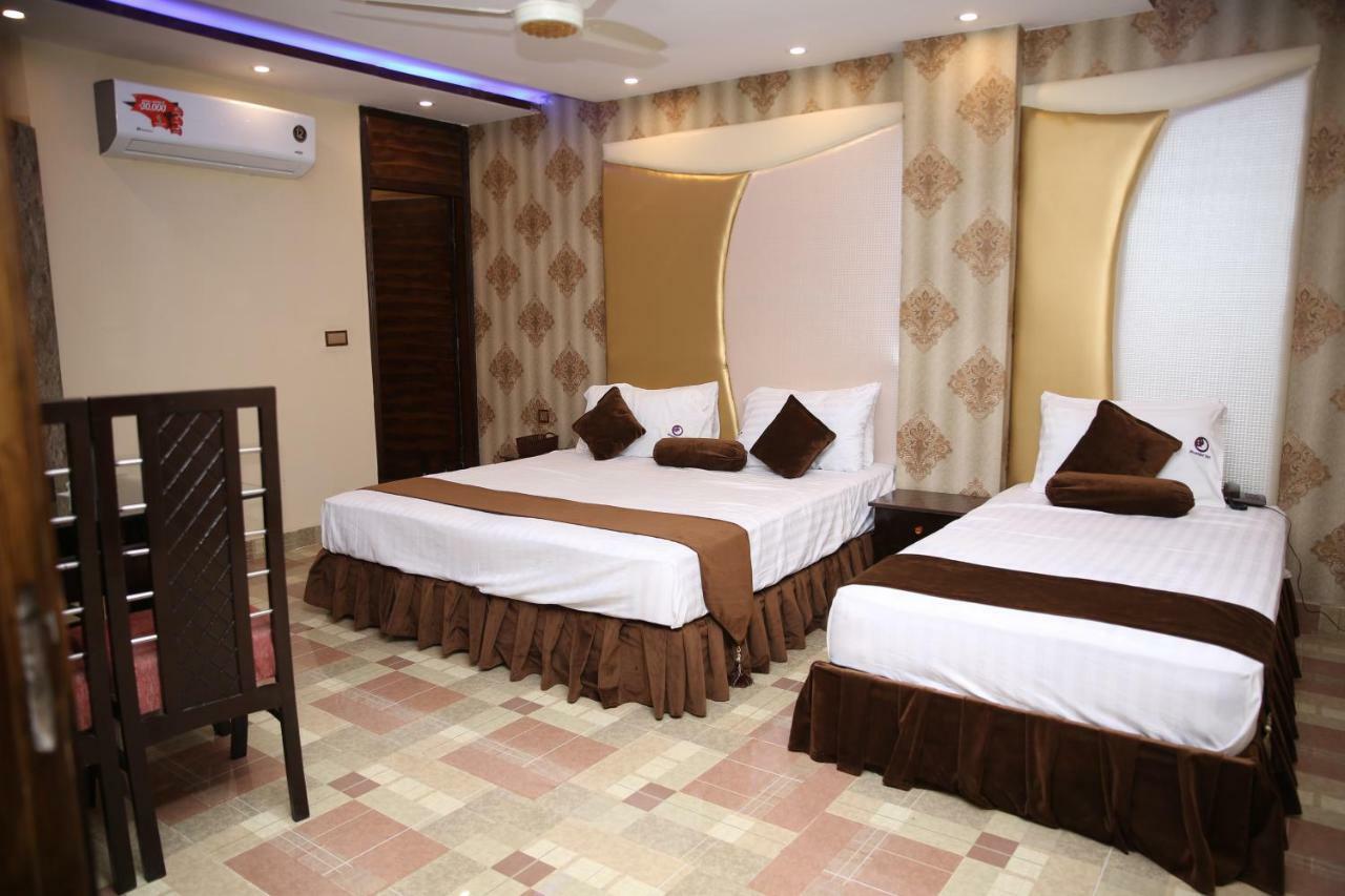 Premier Inn Gulberg Лахор Экстерьер фото