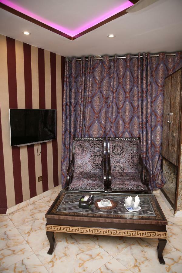 Premier Inn Gulberg Лахор Экстерьер фото