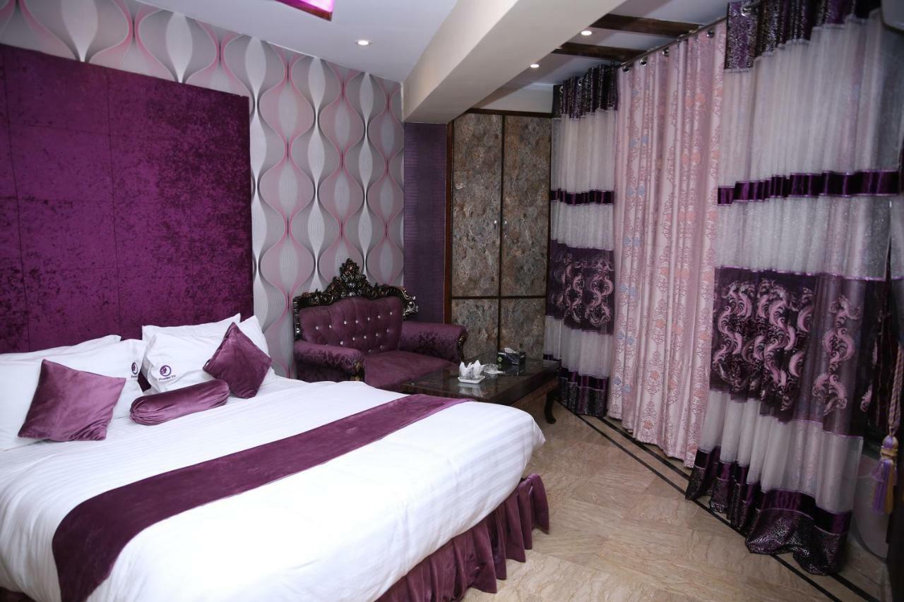 Premier Inn Gulberg Лахор Экстерьер фото
