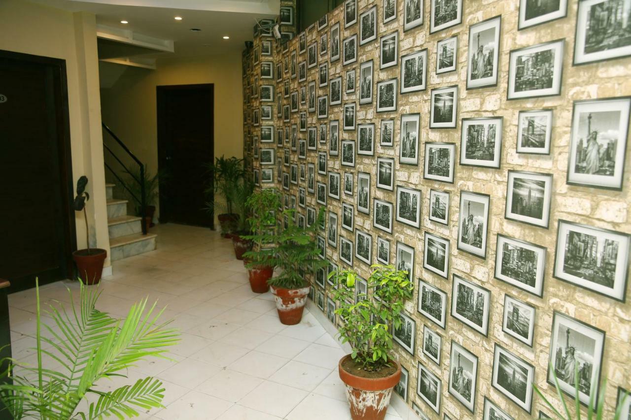 Premier Inn Gulberg Лахор Экстерьер фото